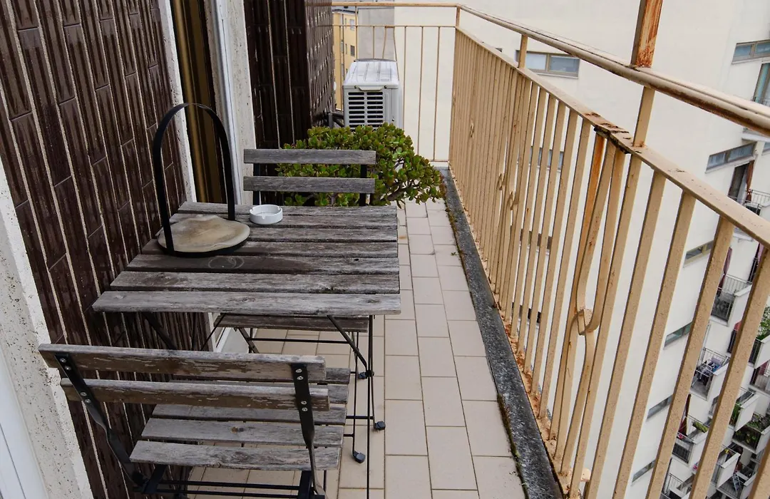 Tito Flat-1